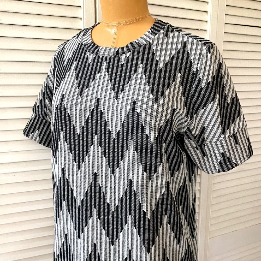 Very J Shift Dress Women’s Small Gray Chevron Short Sleeve - Picture 2 of 6